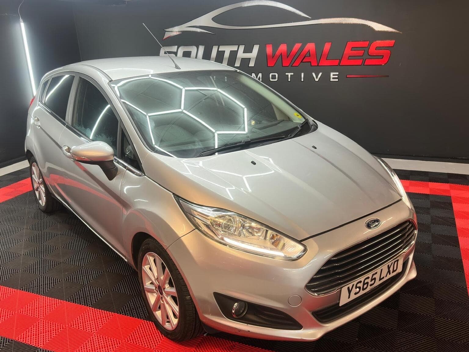 Ford Fiesta 1.0T EcoBoost Titanium Euro 6 (s/s) 5dr