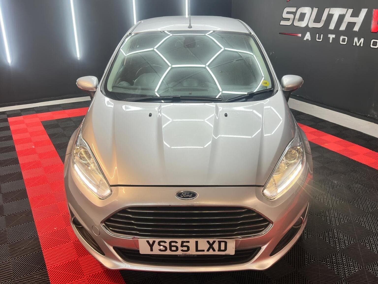 Ford Fiesta 1.0T EcoBoost Titanium Euro 6 (s/s) 5dr — photo 2