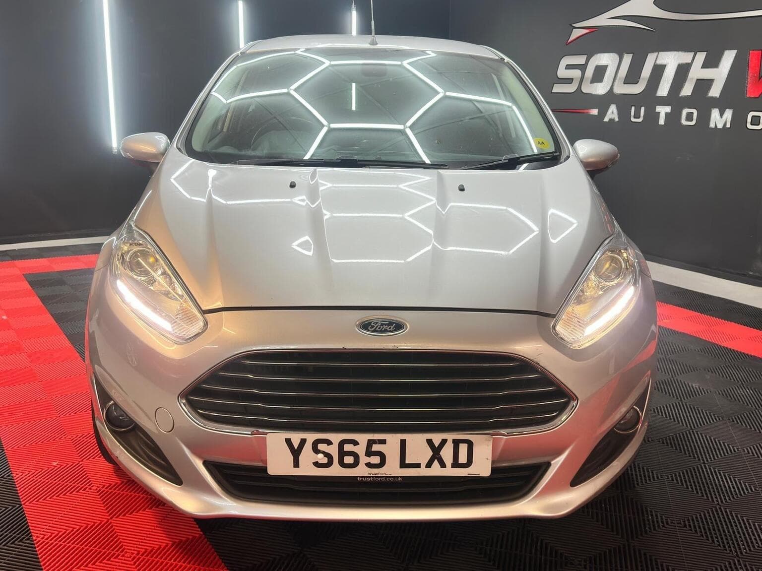 Ford Fiesta 1.0T EcoBoost Titanium Euro 6 (s/s) 5dr — photo 6