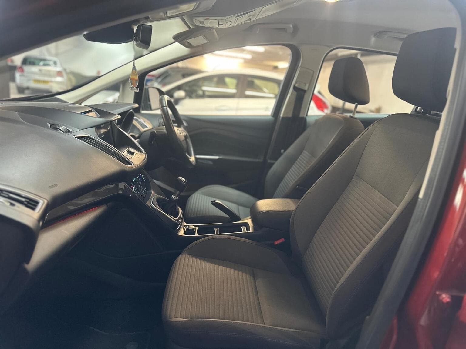 Ford C-Max 1.0T EcoBoost Titanium Euro 6 (s/s) 5dr (Nav) — photo 28