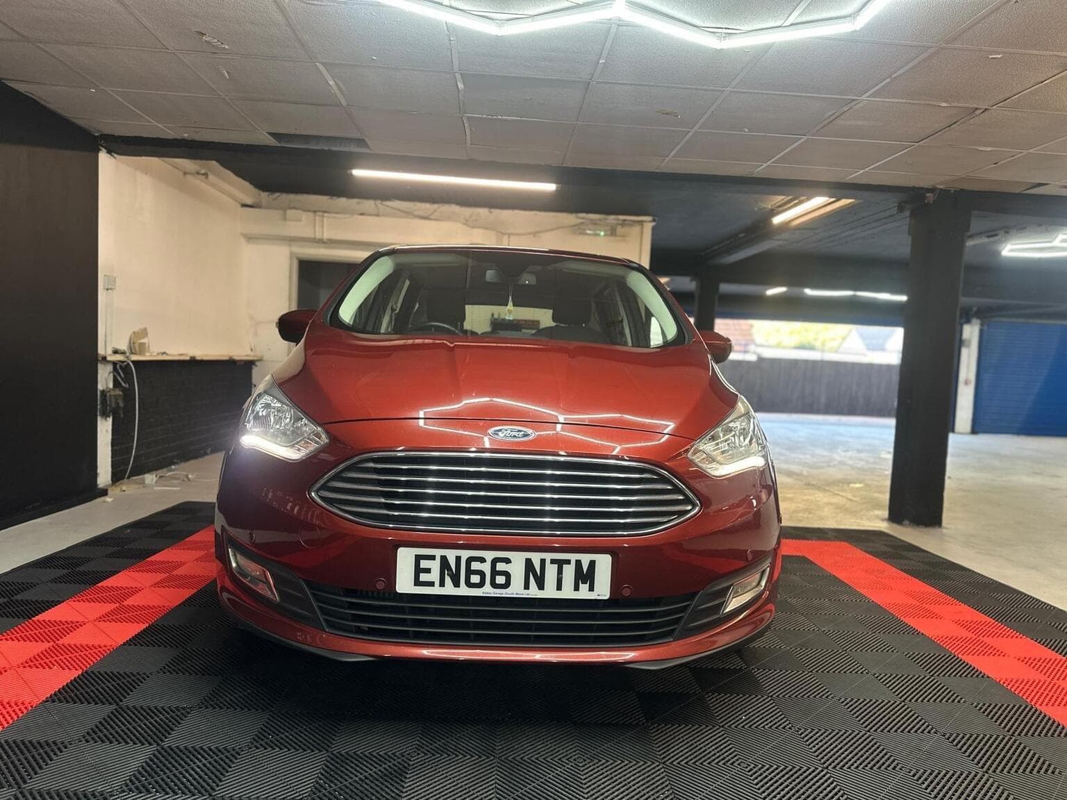 Ford C-Max 1.0T EcoBoost Titanium Euro 6 (s/s) 5dr (Nav) — photo 5