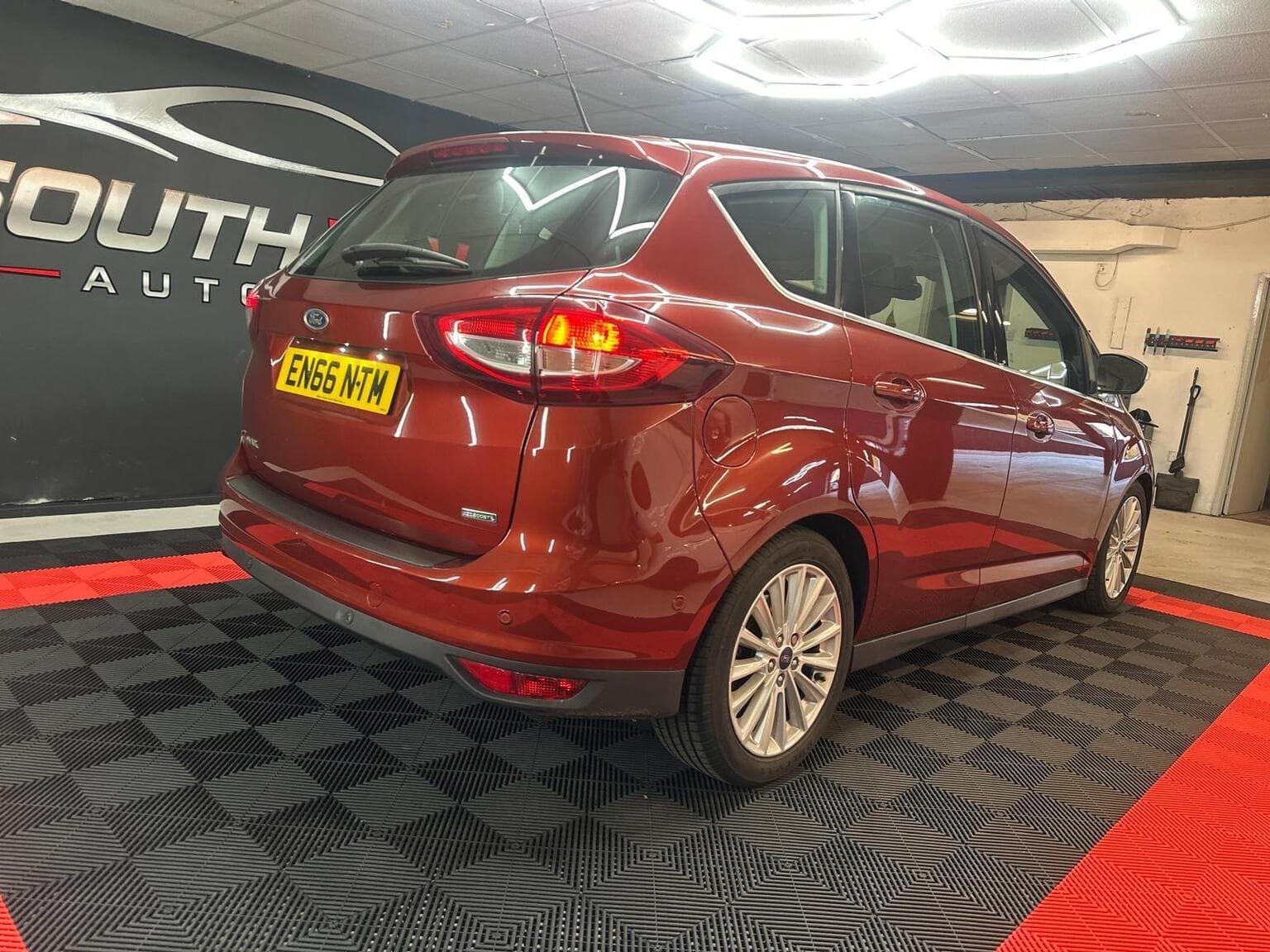 Ford C-Max 1.0T EcoBoost Titanium Euro 6 (s/s) 5dr (Nav) — photo 12