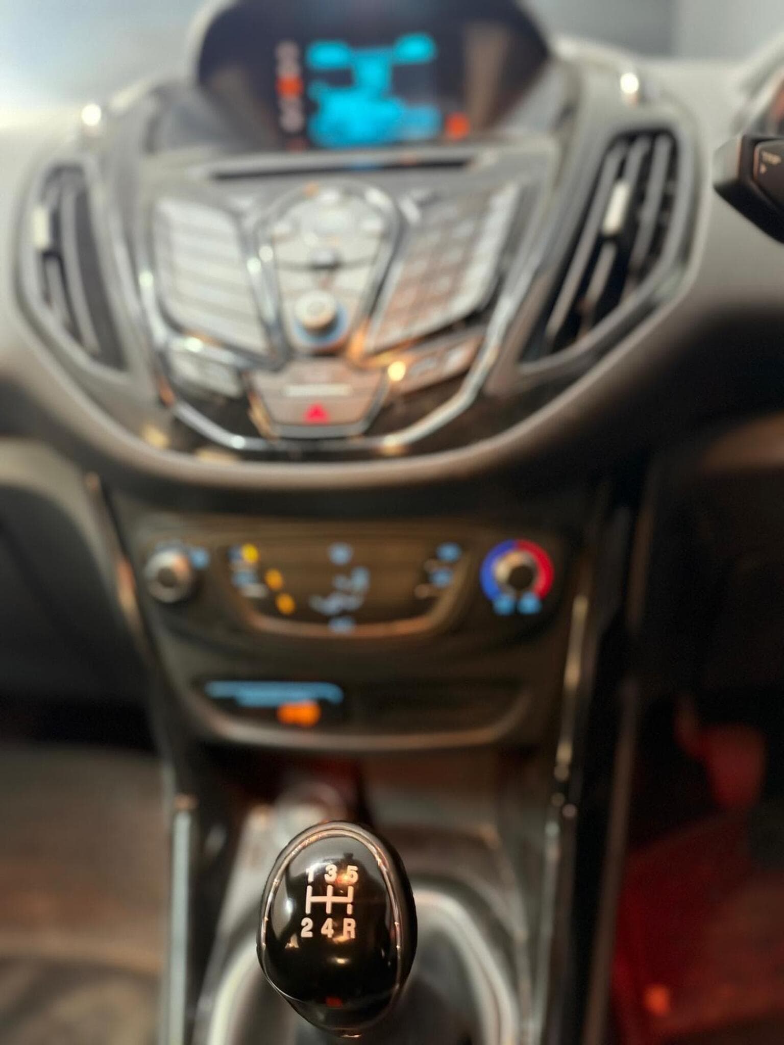 Ford B-Max 1.0T EcoBoost Zetec Euro 5 5dr — photo 17