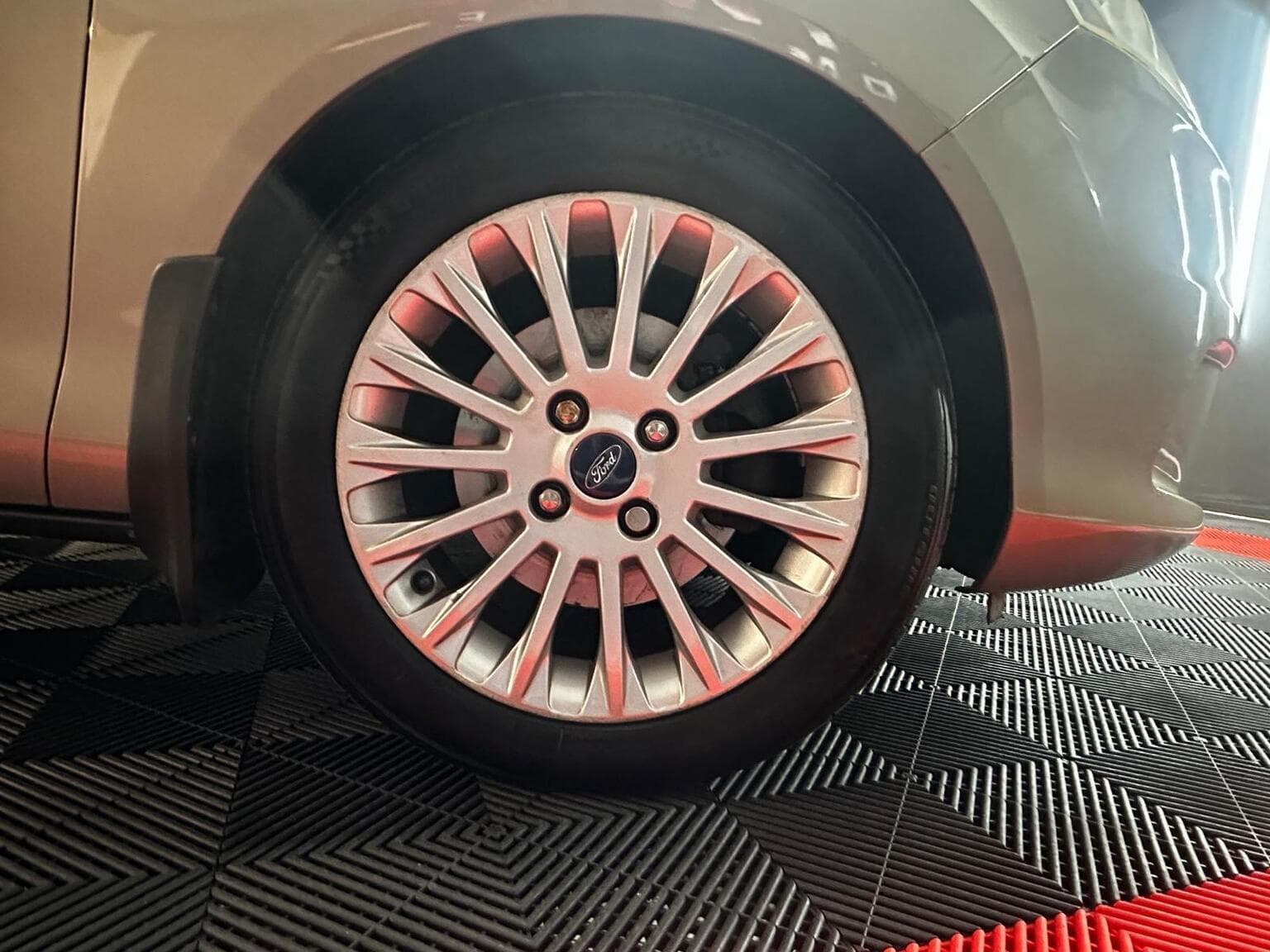 Ford B-Max 1.6 TDCi Titanium Euro 5 5dr — photo 13