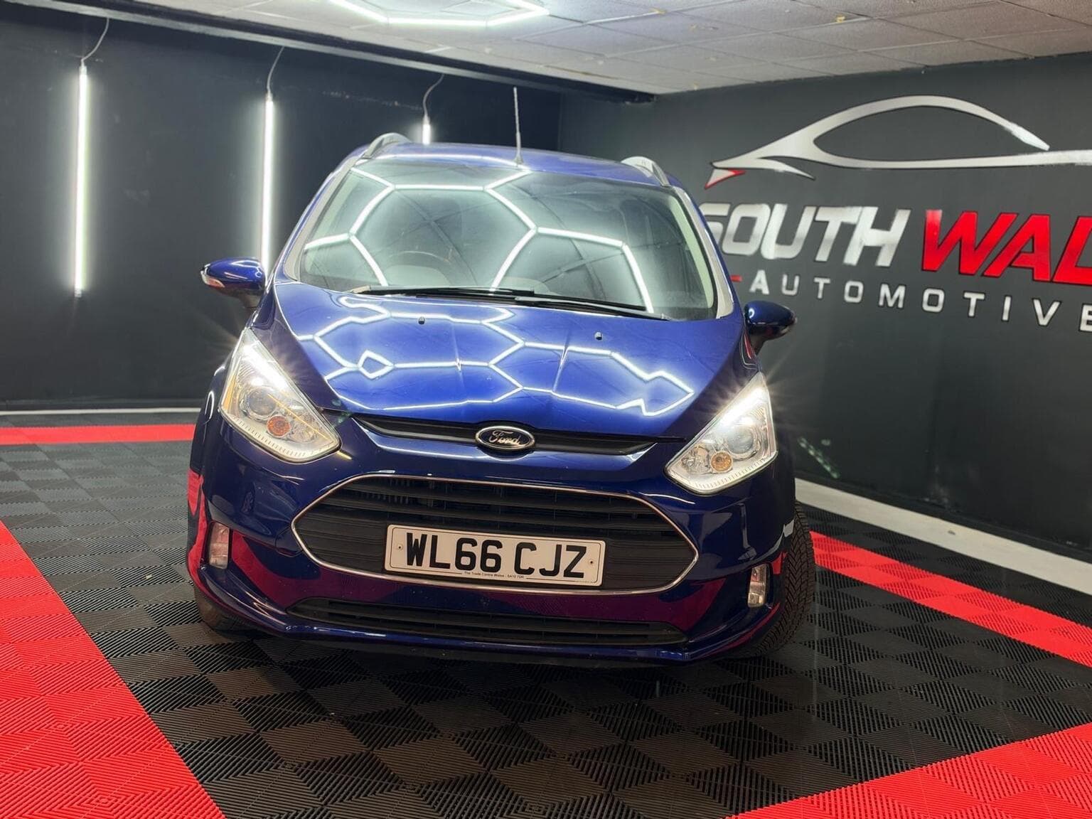 Ford B-Max 1.0T EcoBoost Zetec Euro 5 5dr — photo 2