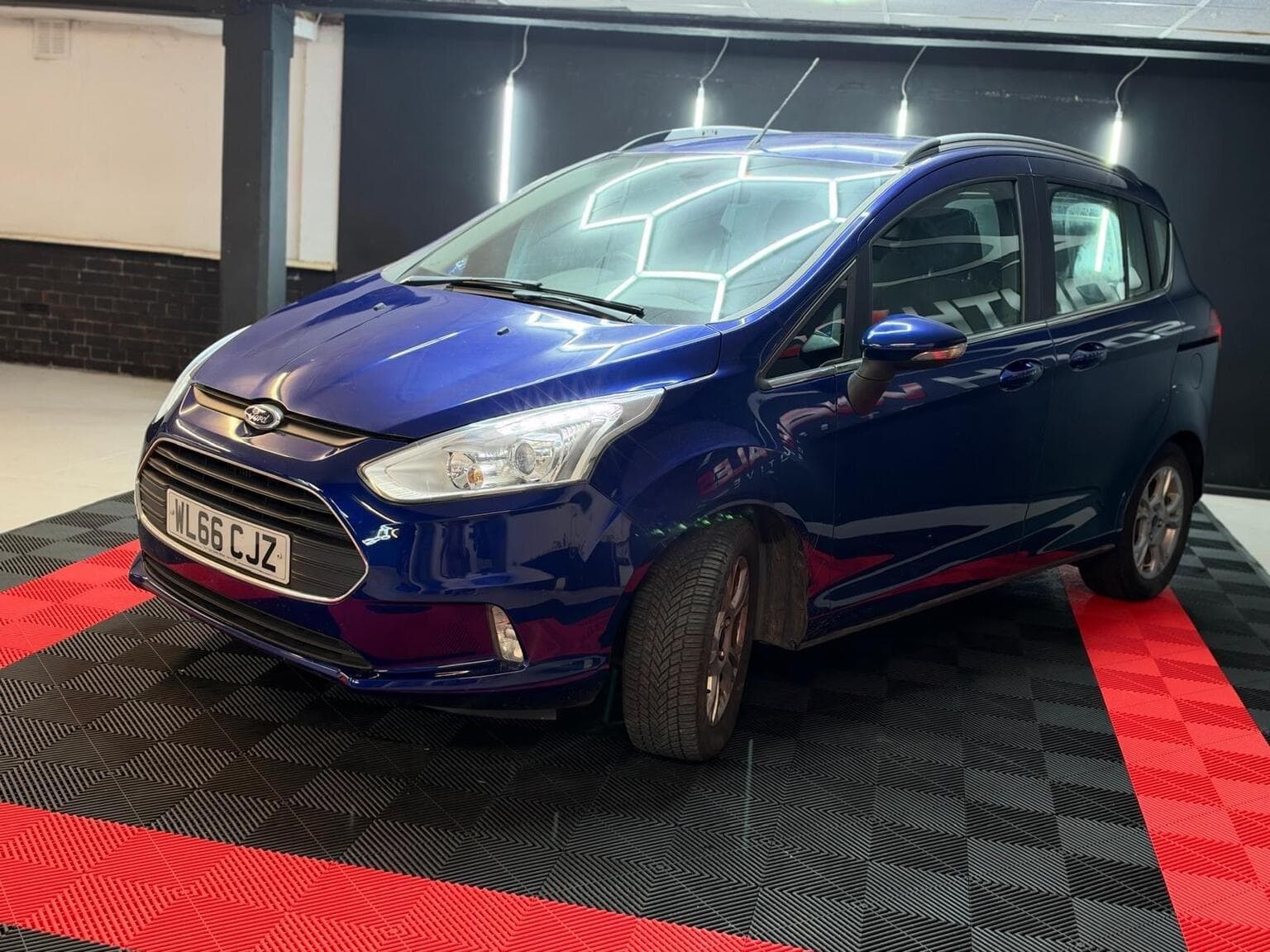 Ford B-Max 1.0T EcoBoost Zetec Euro 5 5dr — photo 3