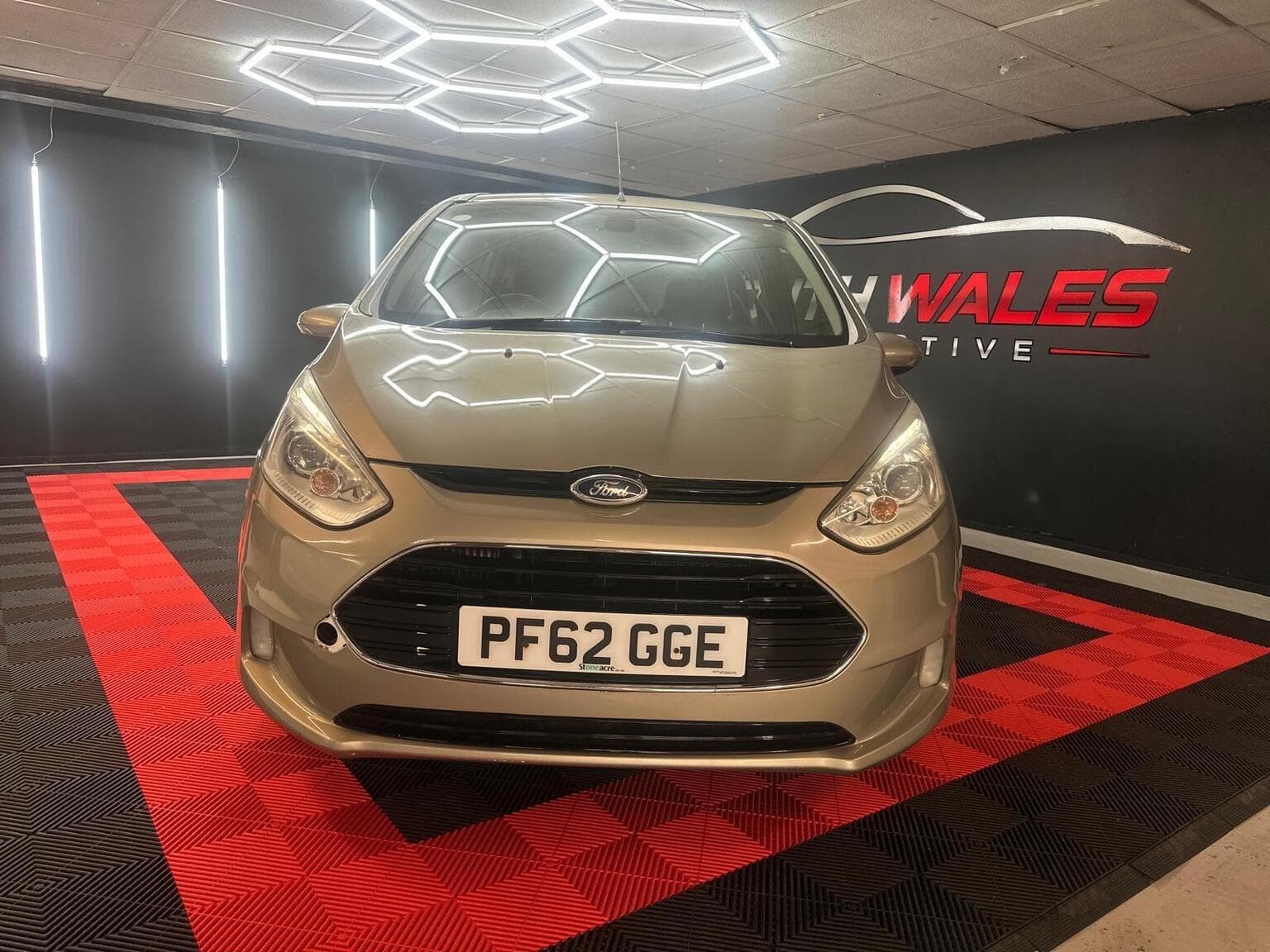 Ford B-Max 1.6 TDCi Titanium Euro 5 5dr — photo 2