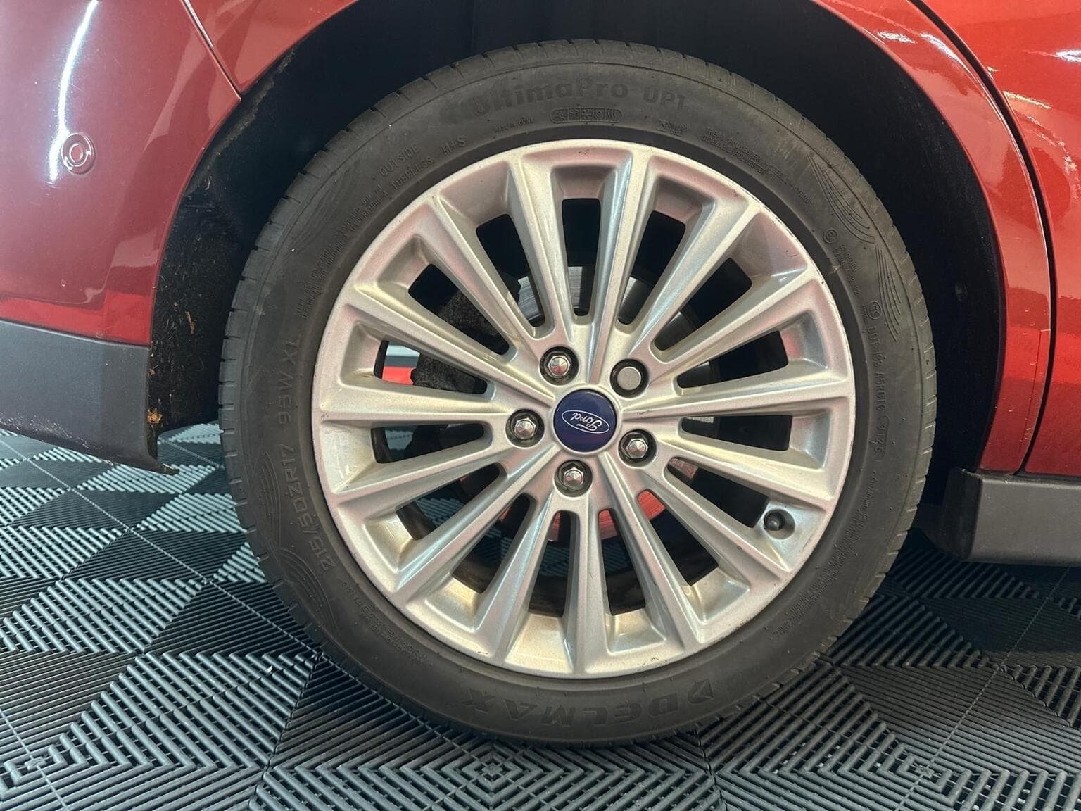 Ford C-Max 1.0T EcoBoost Titanium Euro 6 (s/s) 5dr (Nav) — photo 23