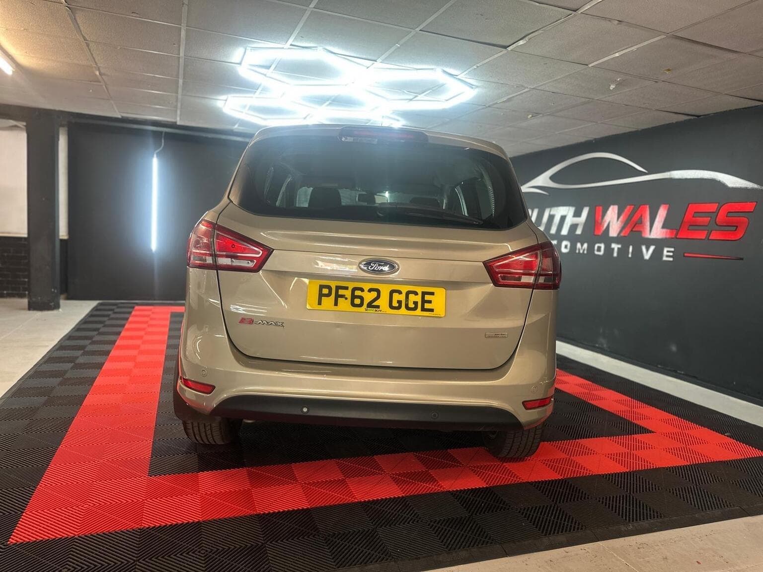Ford B-Max 1.6 TDCi Titanium Euro 5 5dr — photo 6