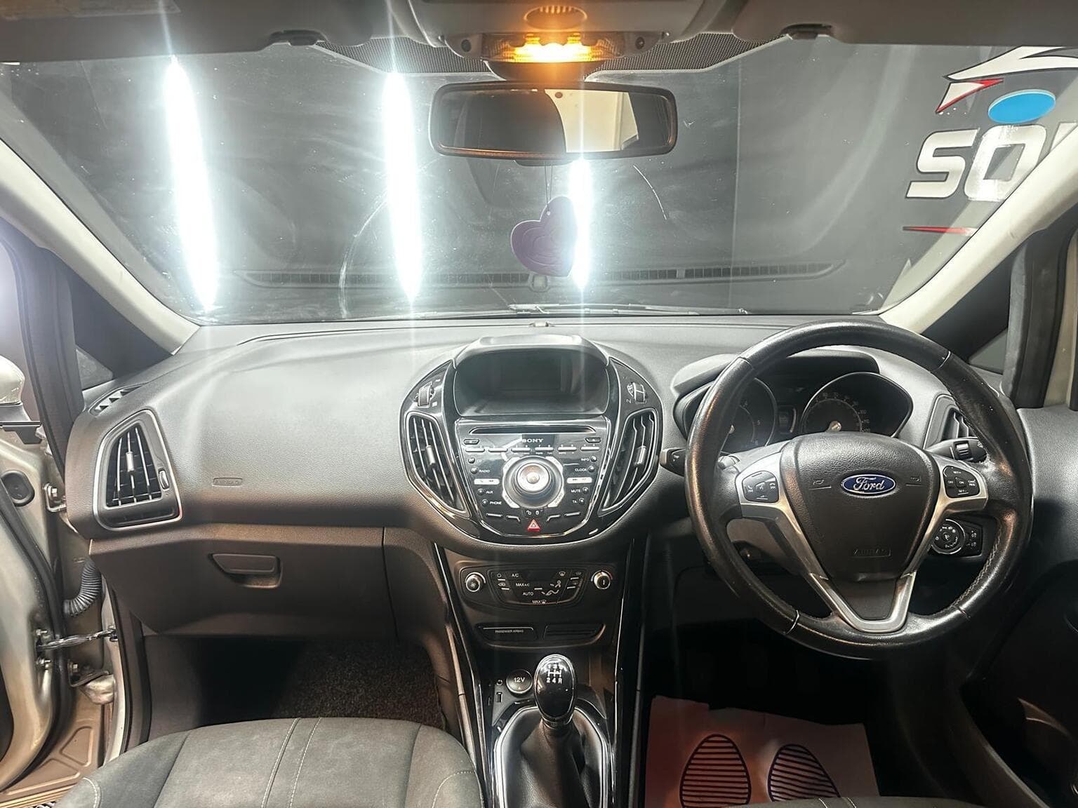 Ford B-Max 1.6 TDCi Titanium Euro 5 5dr — photo 9