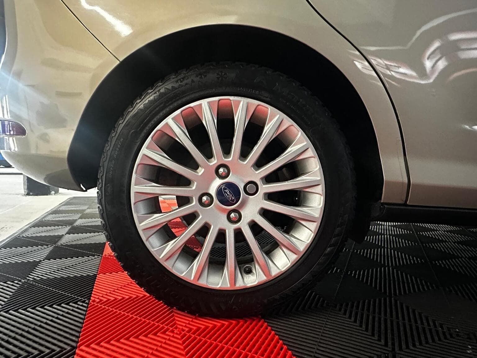 Ford B-Max 1.6 TDCi Titanium Euro 5 5dr — photo 14