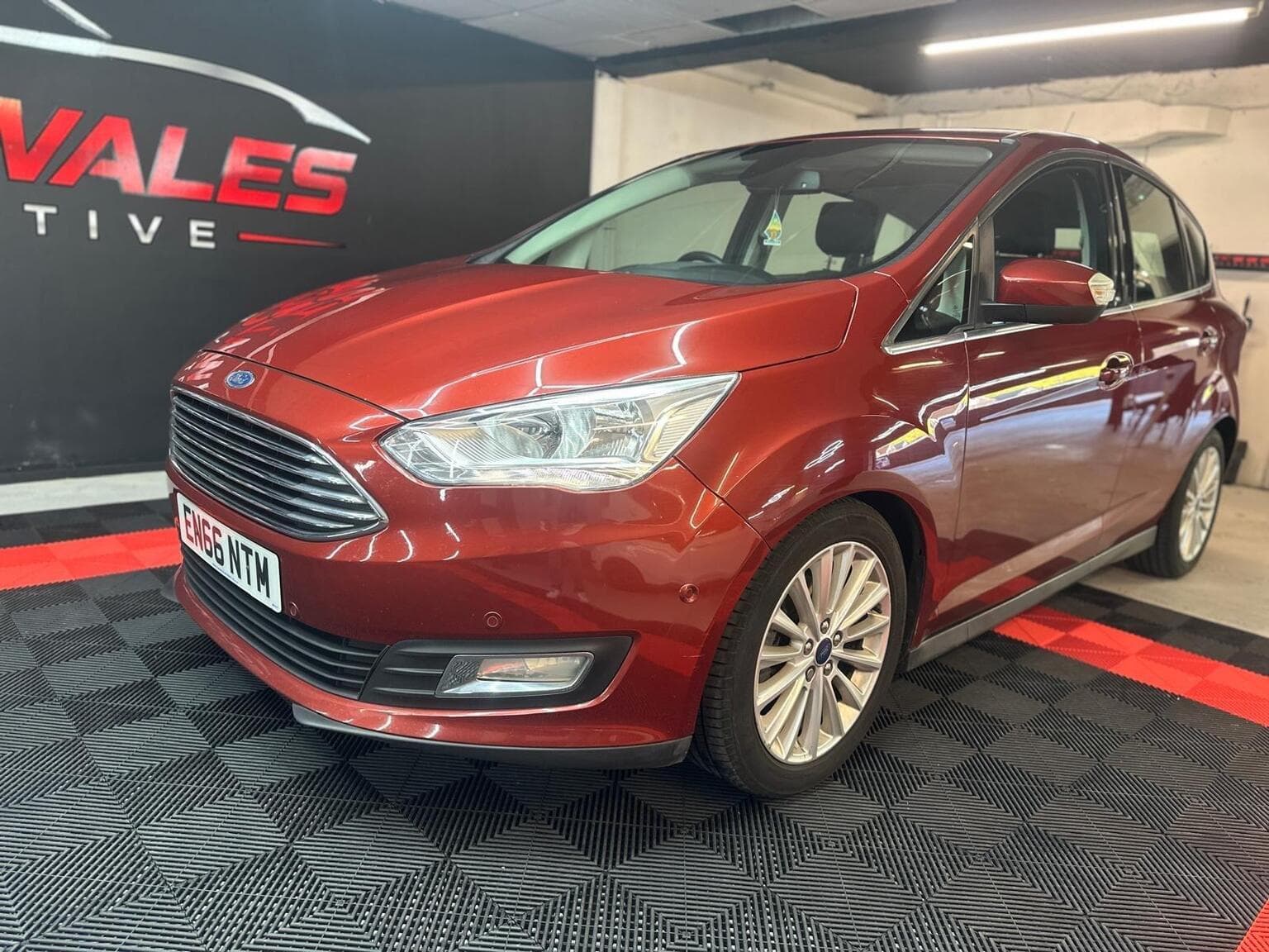 Ford C-Max 1.0T EcoBoost Titanium Euro 6 (s/s) 5dr (Nav) — photo 3