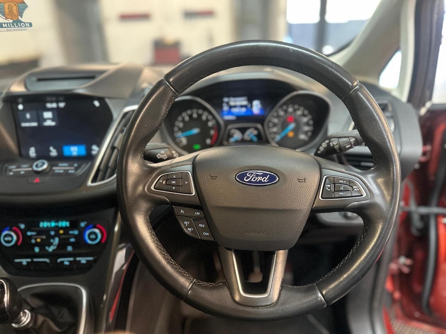 Ford C-Max 1.0T EcoBoost Titanium Euro 6 (s/s) 5dr (Nav) — photo 27