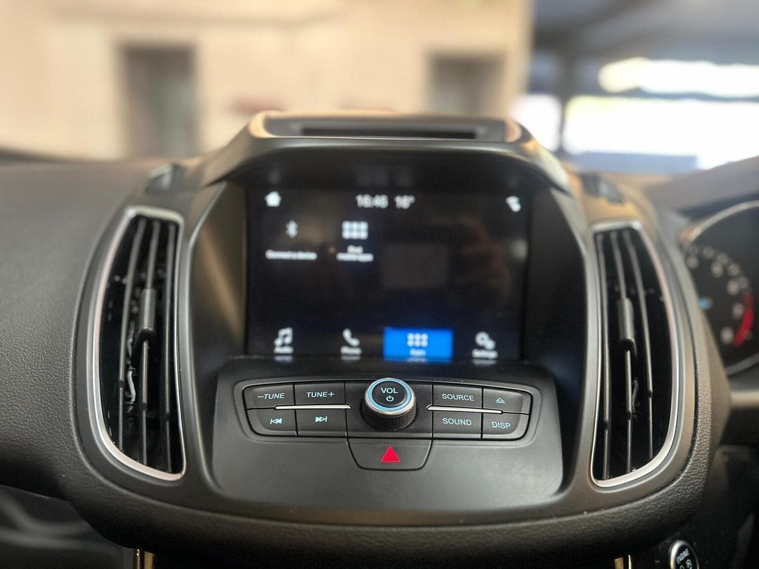 Ford C-Max 1.0T EcoBoost Titanium Euro 6 (s/s) 5dr (Nav) — photo 24