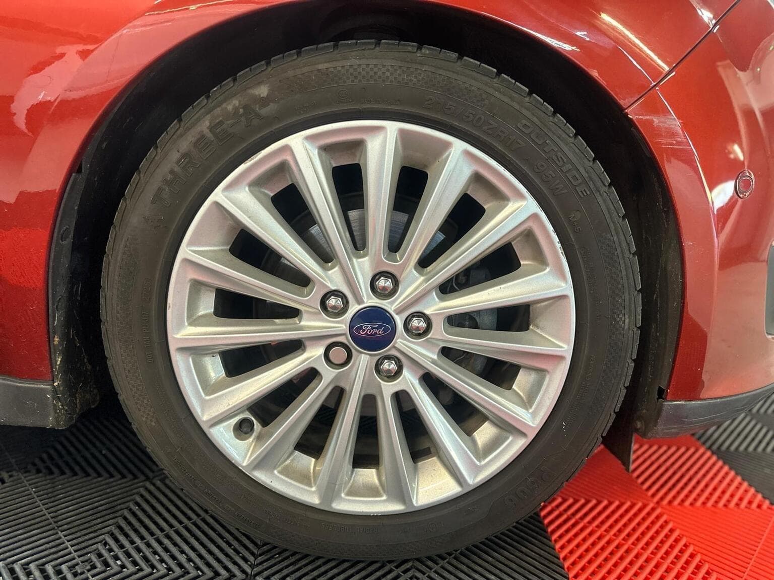Ford C-Max 1.0T EcoBoost Titanium Euro 6 (s/s) 5dr (Nav) — photo 22