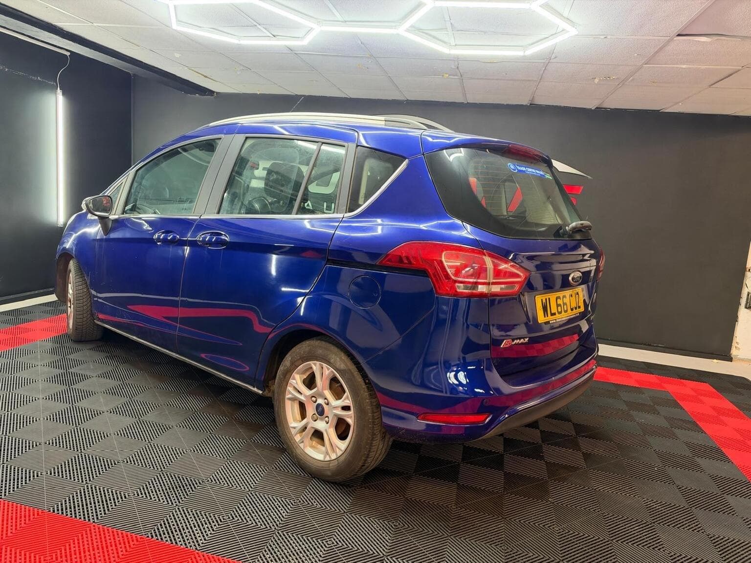Ford B-Max 1.0T EcoBoost Zetec Euro 5 5dr — photo 10