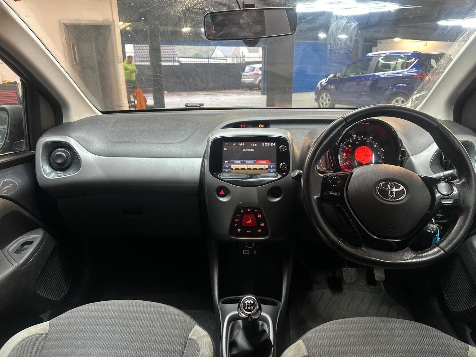 Toyota AYGO 1.0 VVT-i x-press Euro 6 5dr — photo 8