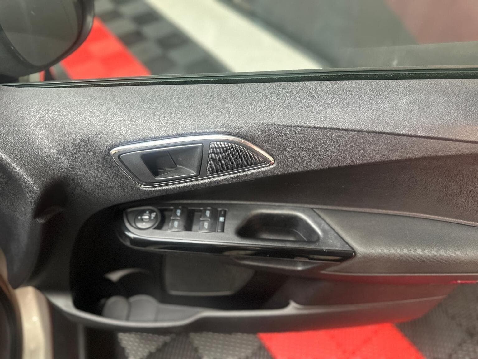 Ford B-Max 1.6 TDCi Titanium Euro 5 5dr — photo 23