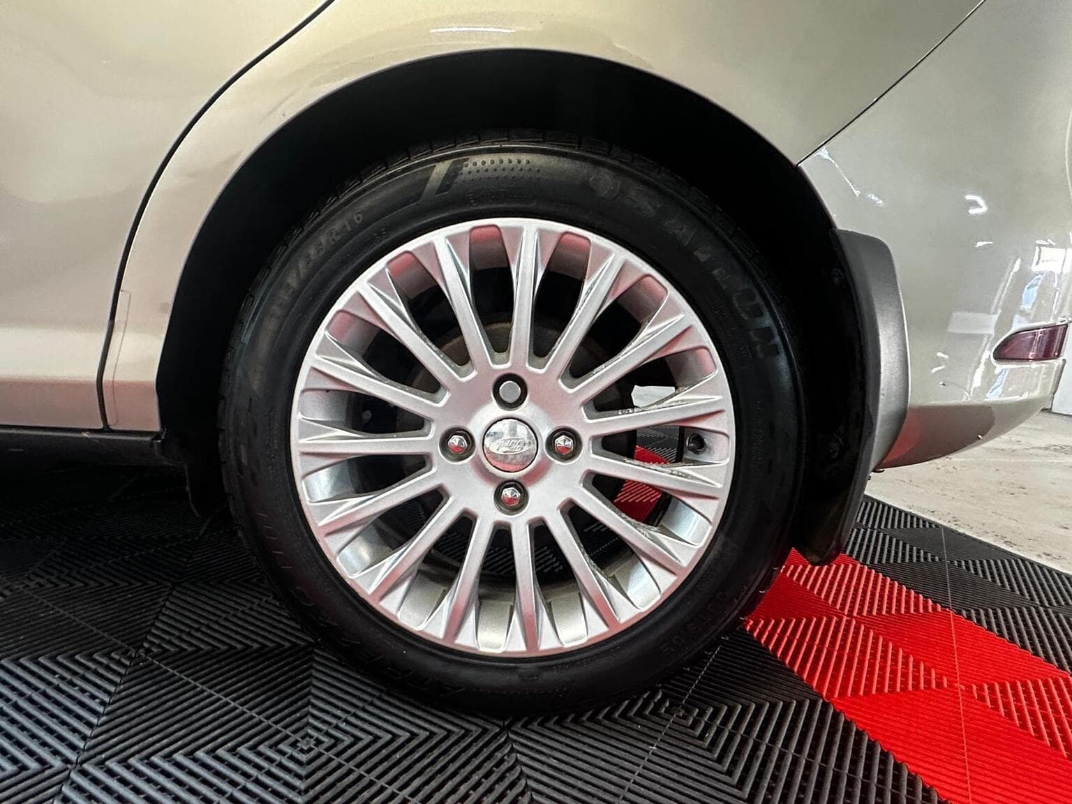 Ford B-Max 1.6 TDCi Titanium Euro 5 5dr — photo 15