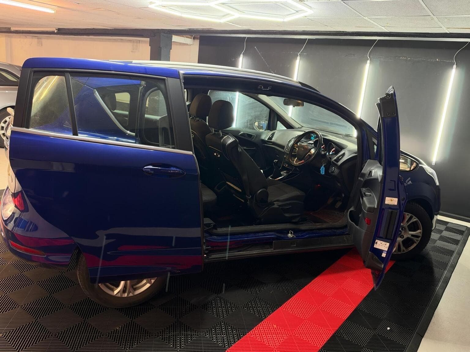 Ford B-Max 1.0T EcoBoost Zetec Euro 5 5dr — photo 15