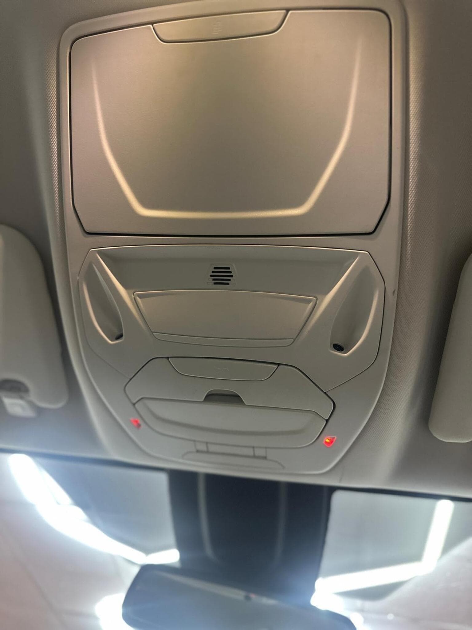 Ford C-Max 1.0T EcoBoost Titanium Euro 6 (s/s) 5dr (Nav) — photo 30