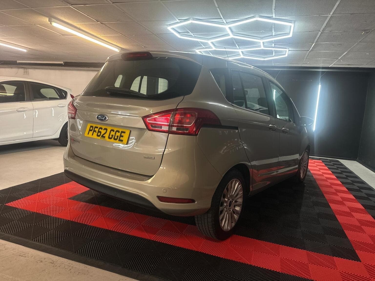Ford B-Max 1.6 TDCi Titanium Euro 5 5dr — photo 7