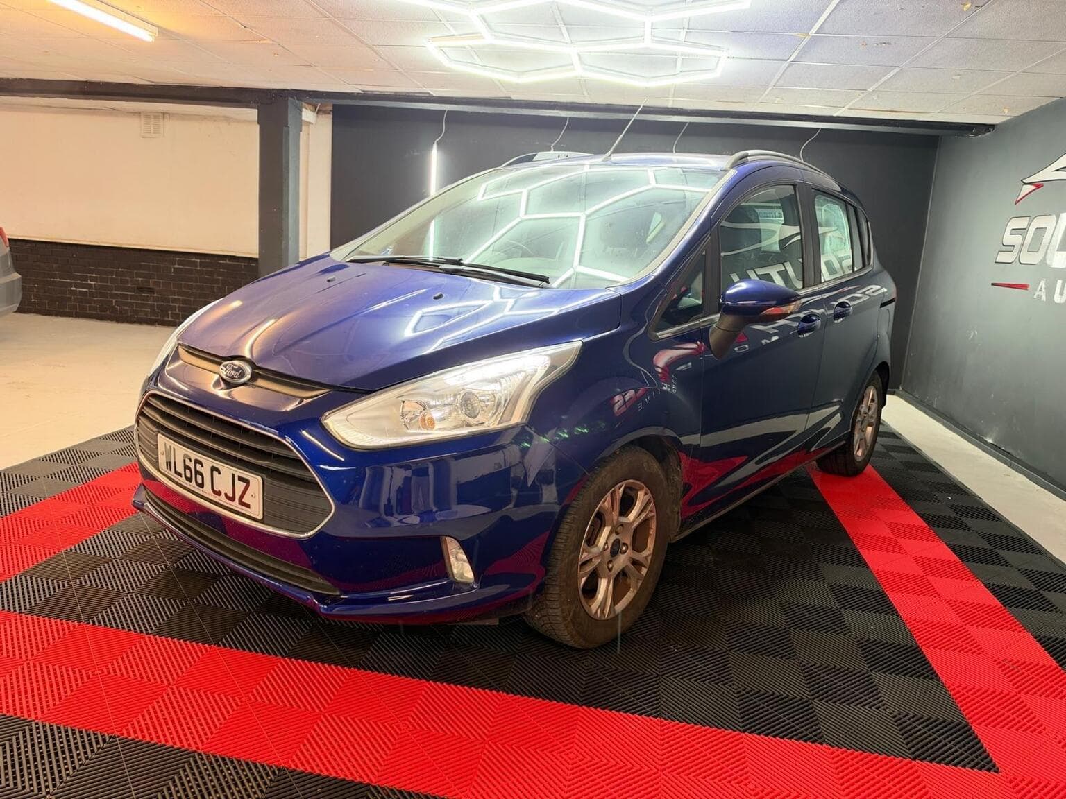 Ford B-Max 1.0T EcoBoost Zetec Euro 5 5dr — photo 9