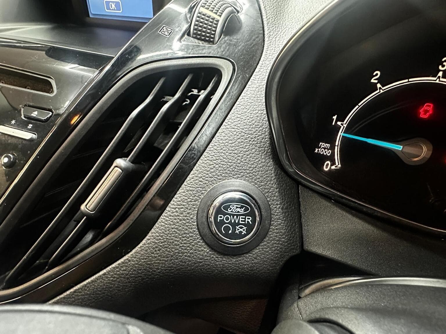 Ford B-Max 1.6 TDCi Titanium Euro 5 5dr — photo 12