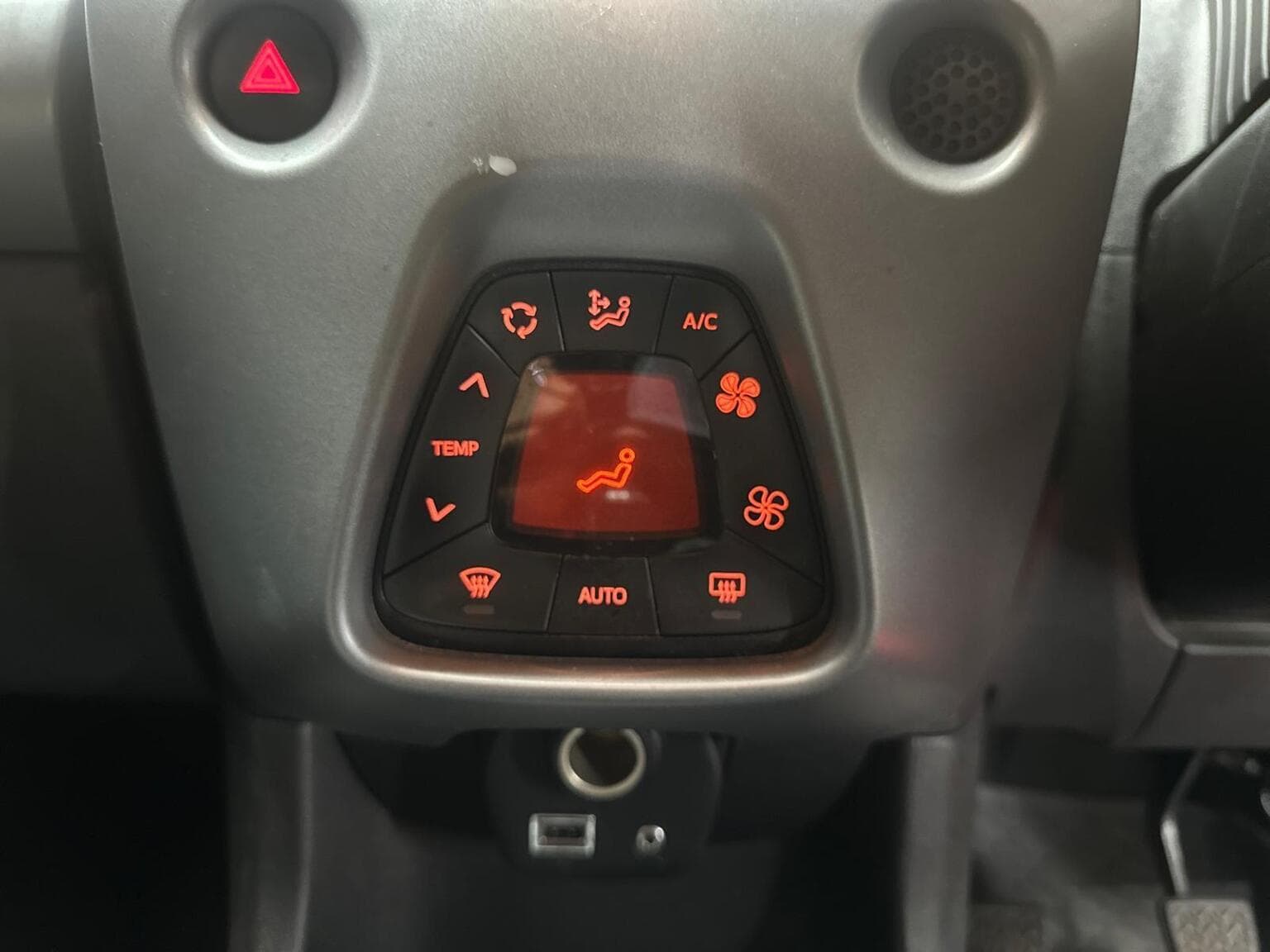 Toyota AYGO 1.0 VVT-i x-press Euro 6 5dr — photo 23