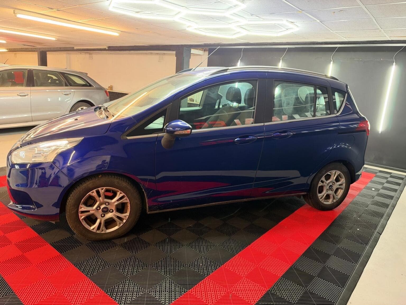 Ford B-Max 1.0T EcoBoost Zetec Euro 5 5dr — photo 11