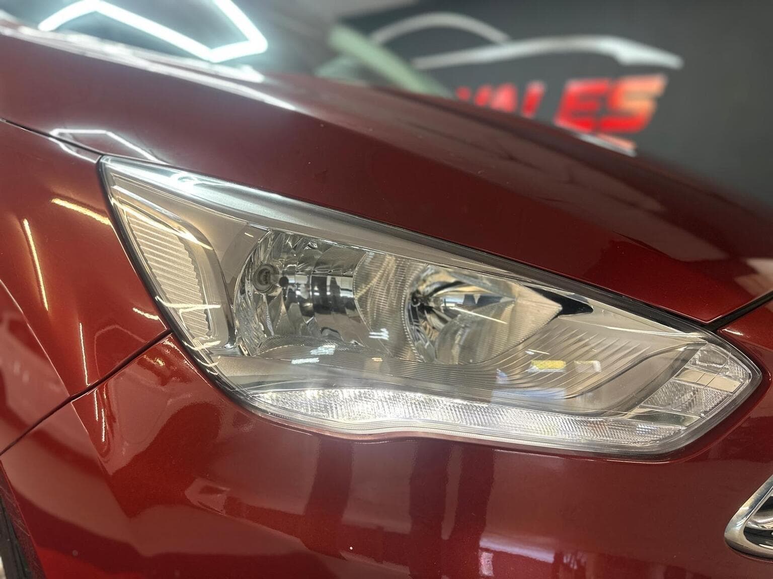 Ford C-Max 1.0T EcoBoost Titanium Euro 6 (s/s) 5dr (Nav) — photo 29