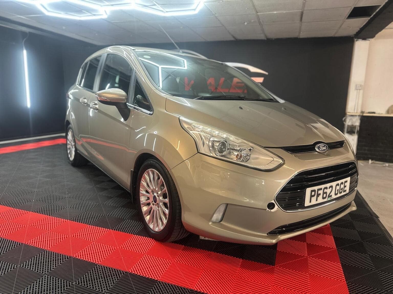 Ford B-Max 1.6 TDCi Titanium Euro 5 5dr — photo 5