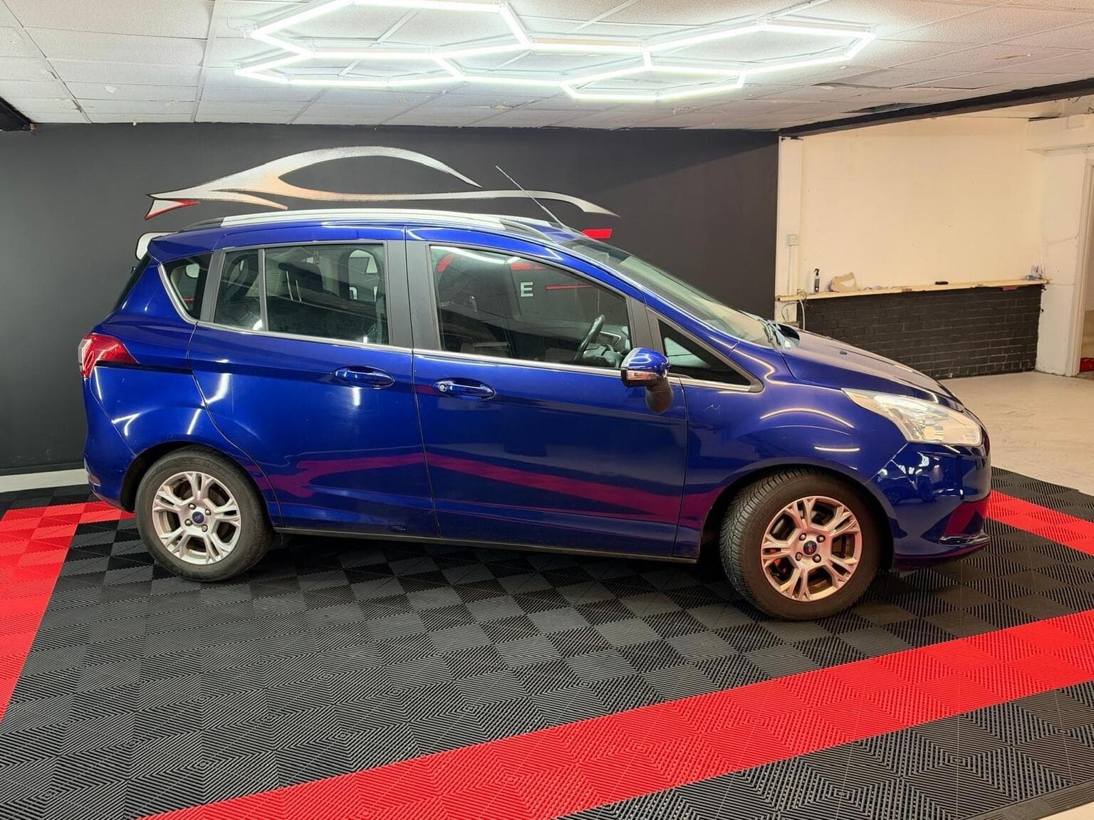 Ford B-Max 1.0T EcoBoost Zetec Euro 5 5dr — photo 16