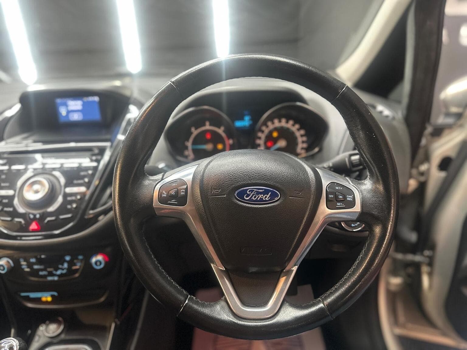 Ford B-Max 1.6 TDCi Titanium Euro 5 5dr — photo 19