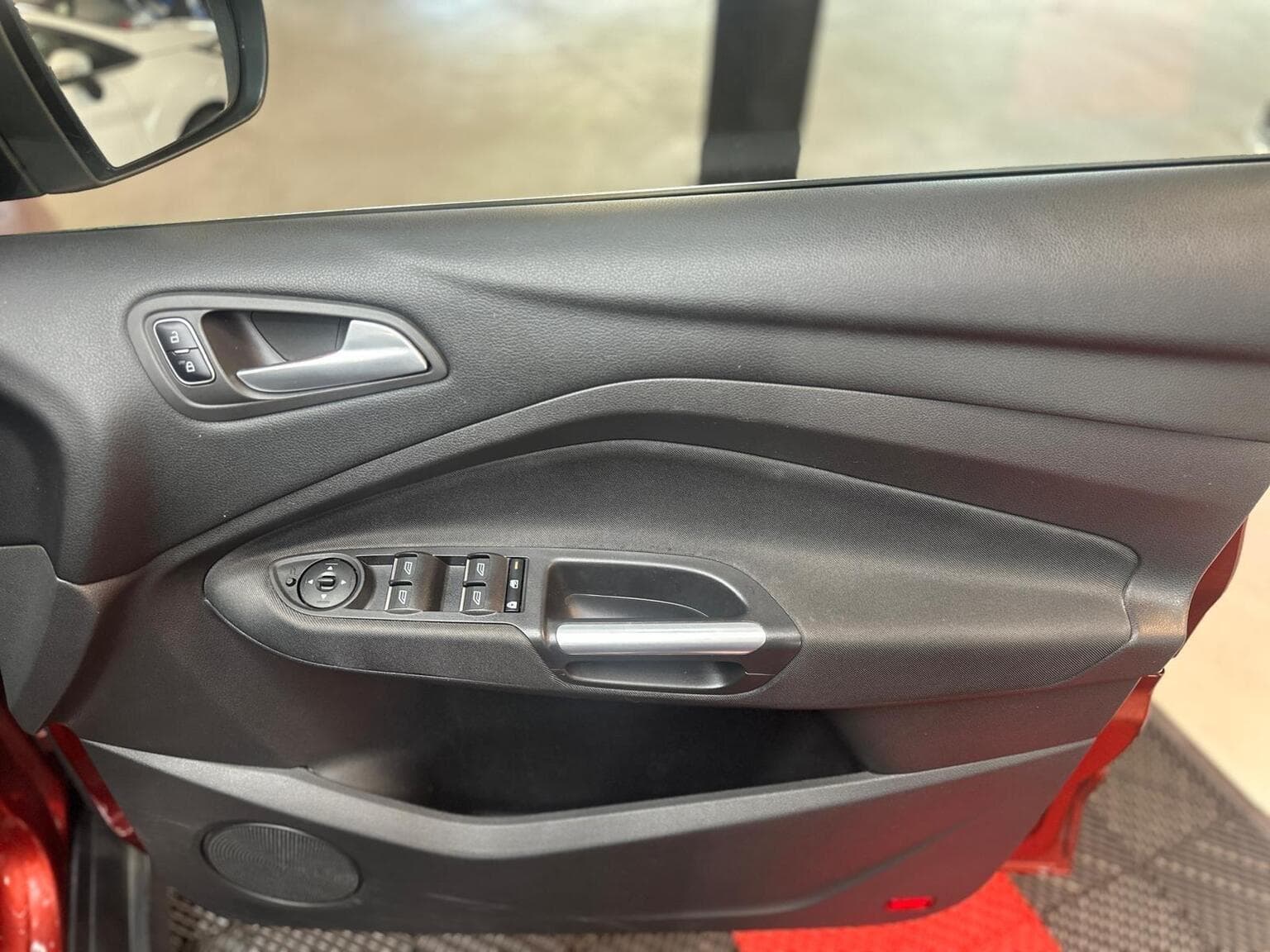 Ford C-Max 1.0T EcoBoost Titanium Euro 6 (s/s) 5dr (Nav) — photo 18