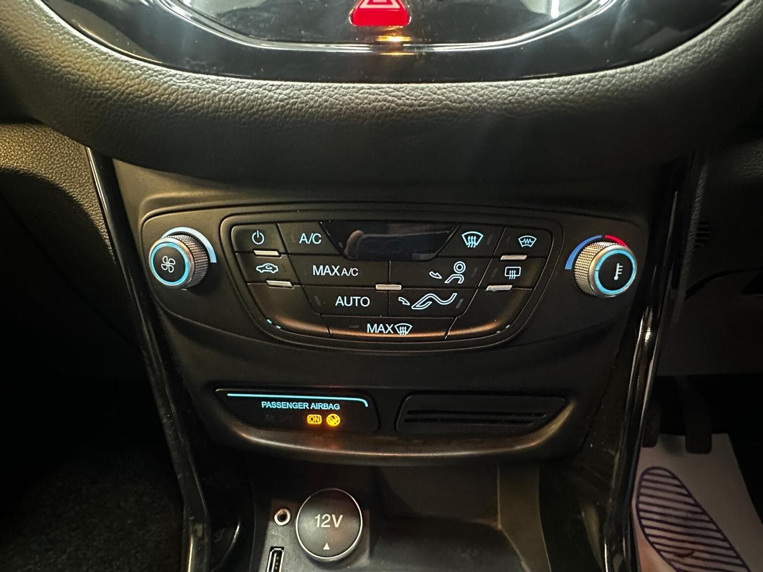Ford B-Max 1.6 TDCi Titanium Euro 5 5dr — photo 10