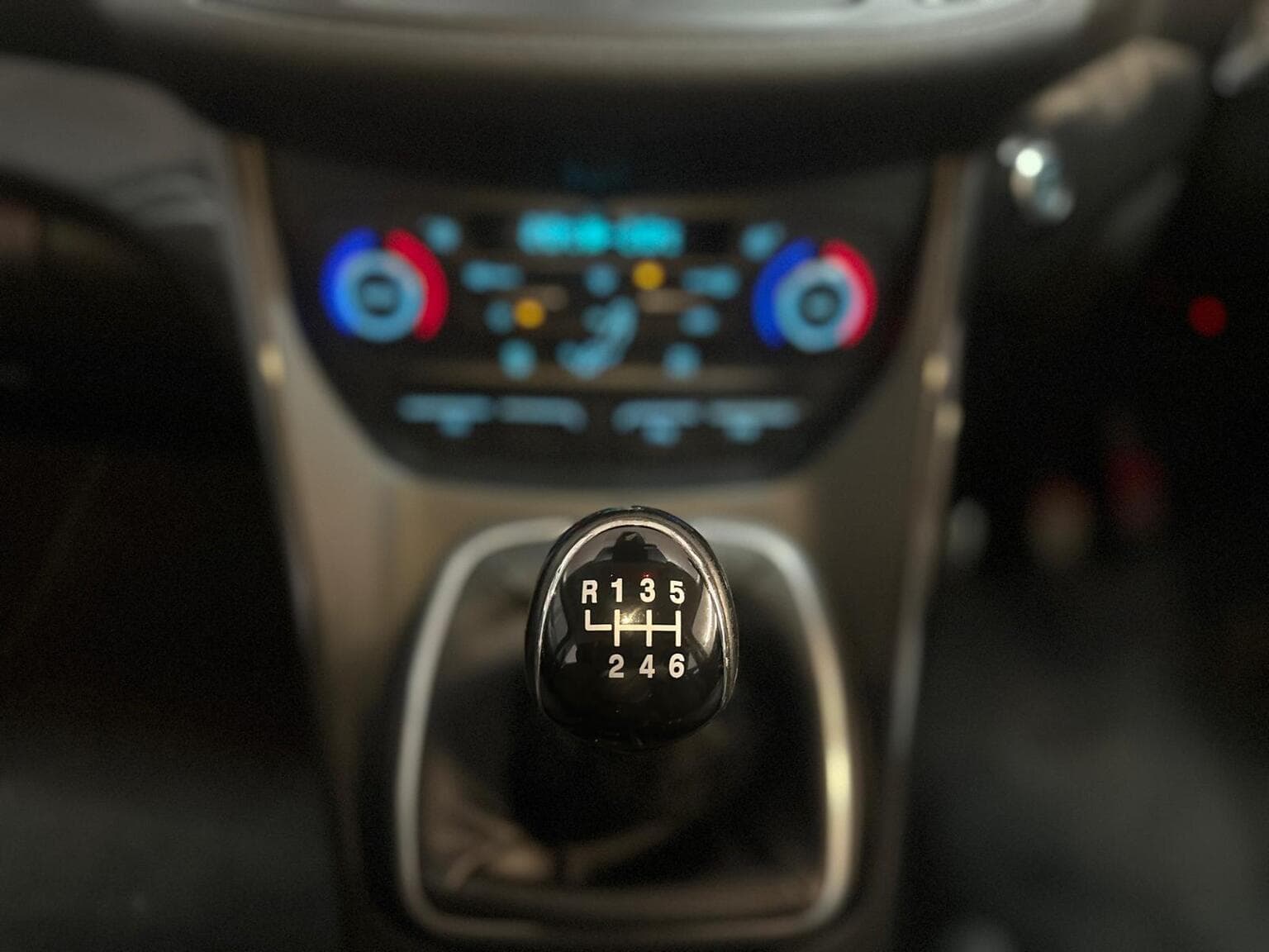 Ford C-Max 1.0T EcoBoost Titanium Euro 6 (s/s) 5dr (Nav) — photo 17