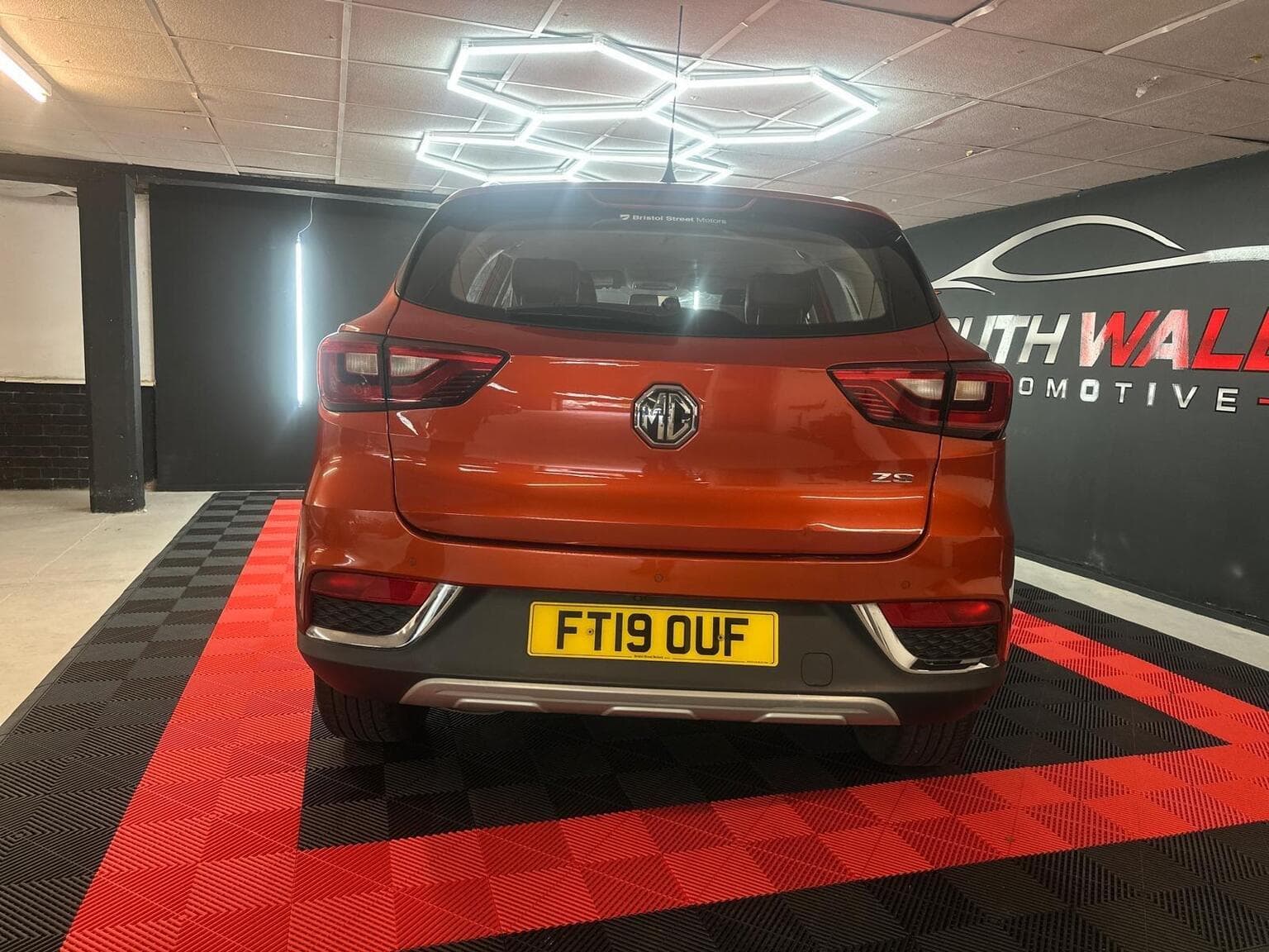MG ZS 1.0 T-GDI Exclusive Auto Euro 6 5dr — photo 16